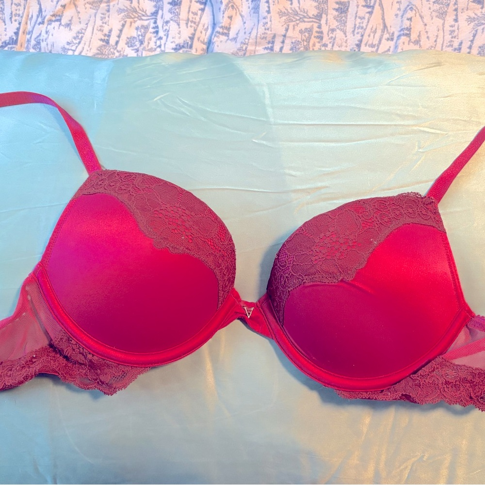 Victoria’s Secret Very Sexy Push Up Bra W/ Lace Trim. Fuchsia. Size 34A.